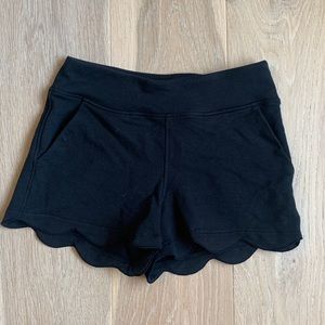 Lululemon lab scallop hem shorts size 2/4 like new